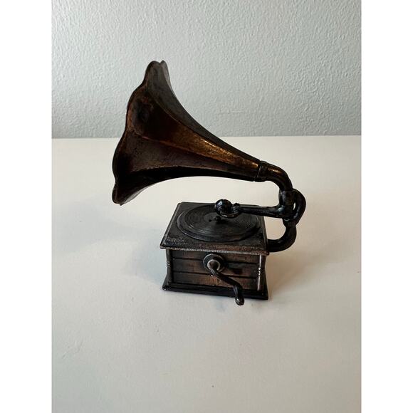 Vintage die-cast Miniature Victrola Gramophone Metal Pencil Sharpener - Picture 5 of 7